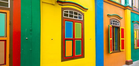 Framed Colorful building in Little India, Singapore Print