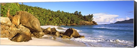 Framed Rocks on a small beach on North Island, Seychelles Print