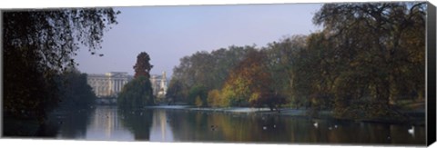 Framed Buckingham Palace, City Of Westminster, London, England Print