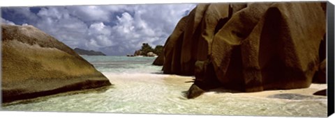 Framed Crystal clear waters and large granite rocks on Anse Source d&#39;Argent beach, La Digue Island, Seychelles Print