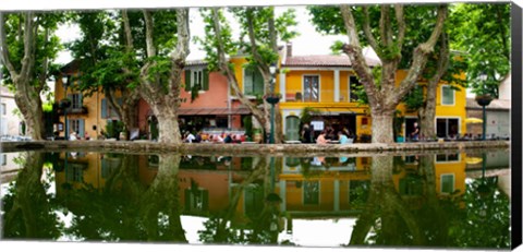 Framed Market at the waterfront, Place de l&#39;Etang, Cucuron, Vaucluse, Provence-Alpes-Cote d&#39;Azur, France Print