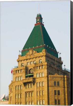 Framed Low angle view of a hotel, Peace Hotel, The Bund, Shanghai, China Print