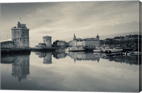 Framed Tour St-Nicholas, Old Port, La Rochelle, Charente-Maritime, Poitou-Charentes, France (black and white) Print