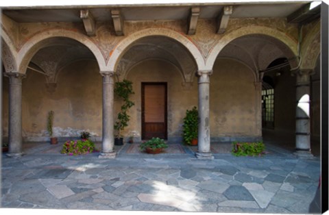 Framed Courtyard of a building, Como, Lombardy, Italy Print