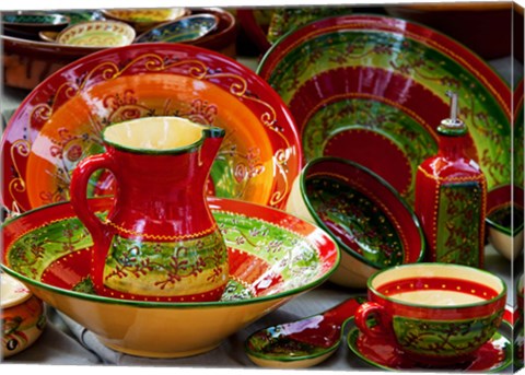 Framed Pottery for sale at a market stall, Lourmarin, Vaucluse, Provence-Alpes-Cote d&#39;Azur, France Print