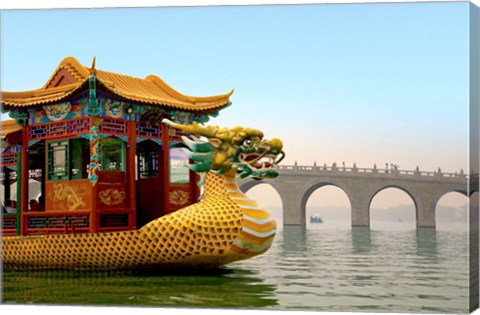 Framed Summer Palace, a traditional Dragon Boat passes the Seventeen Arch Bridge, Kunming lake, Beijing, China Print