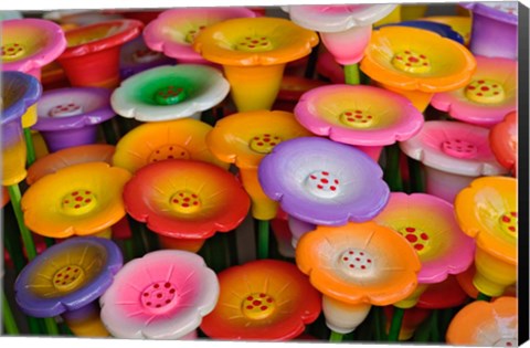 Framed Circular Carved wooden flowers at market, Bo Sang, Chiang Mai, Thailand Print