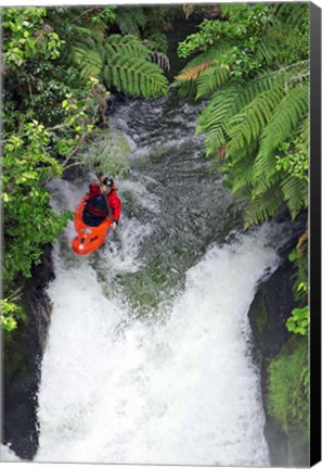 Framed Kayak in Tutea&#39;s Falls, Okere River, New Zealand Print