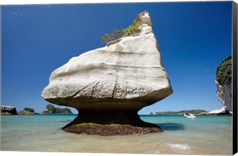 Framed Rock formation, Mares Leg Cove, North Island, New Zealand Print