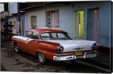 Framed 1950&#39;s era Ford Fairlane and colorful buildings, Trinidad, Cuba Print