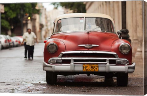 Framed Cuba, Havana, Havana Vieja, 1950s classic car Print