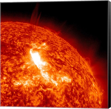 Framed M87 Class Flare Erupts on the Sun&#39;s surface Print