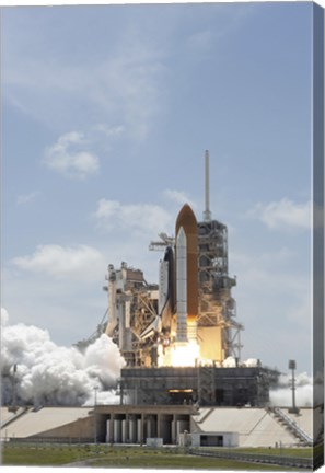 Framed Space shuttle Atlantis lifts off Print