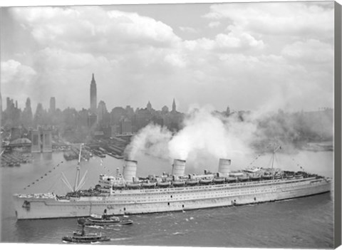 Framed RMS Queen Mary in New York Harbor Print