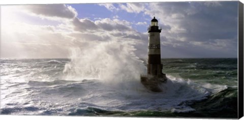 Framed Phare d&#39; Ar-Men pres de l&#39;ile de Sein Print