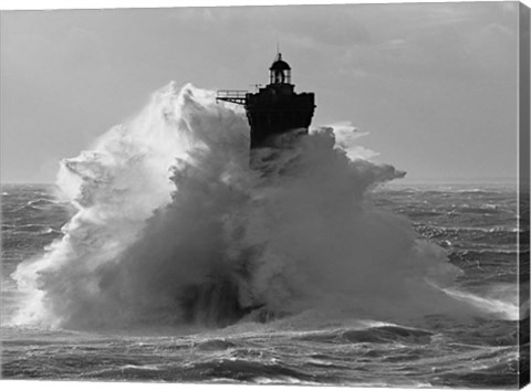 Framed Phare du Four lors d&#39; une Tempete Print