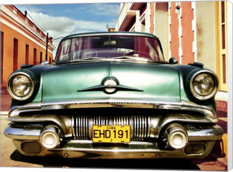 Framed Vintage American Car in Habana, Cuba Print