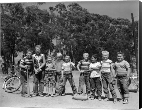 Framed 1950s Lineup Of 9 Boys In Tee Shirts With Bats Print