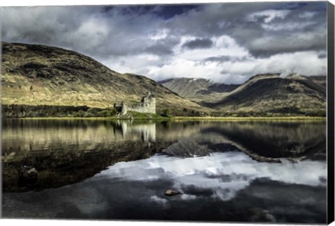 Framed Kilchurn Castle Print