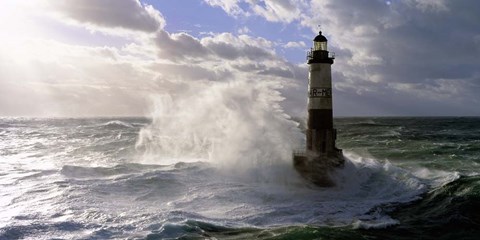 Framed Phare d&#39; Ar-Men pres de l&#39;ile de Sein Print