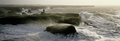 Framed Phare des Poulains lors d&#39; une Tempete Print