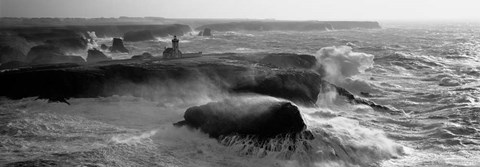 Framed Phare des Poulains lors d&#39; une Tempete Print