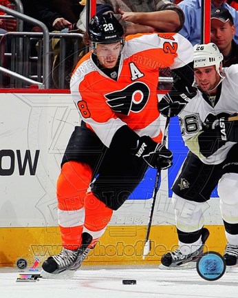 Framed Claude Giroux 2011-12 Action Print