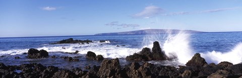 Framed Waves breaking on the rocks, Makena Beach, Maui, Hawaii, USA Print