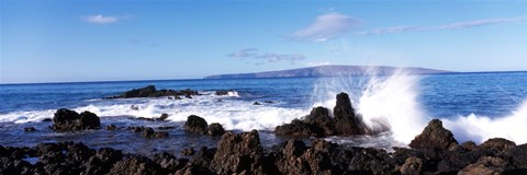 Framed Waves breaking on the rocks, Makena Beach, Maui, Hawaii, USA Print