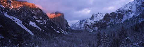 Framed Sunlight falling on a mountain range, Yosemite National Park, California, USA Print