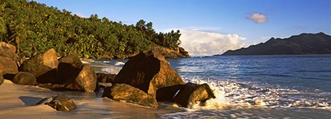 Framed Waves splashing onto rocks on North Island with Silhouette Island in the background, Seychelles Print