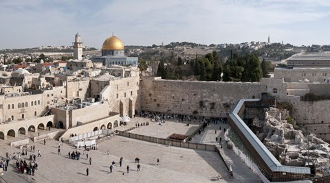 Framed Tourists praying at the Wailing Wall in Jerusalem, Israel Print