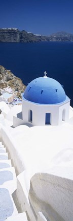 Framed High angle view of a church with blue dome, Oia, Santorini, Cyclades Islands, Greece Print