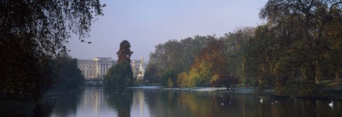Framed Buckingham Palace, City Of Westminster, London, England Print