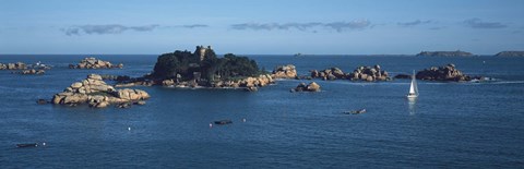 Framed Castle at the coast, Costaeres Castle, Cote de Granit Rose, Ploumanach, Perros-Guirec, Cotes-D&#39;Armor, Brittany, France Print