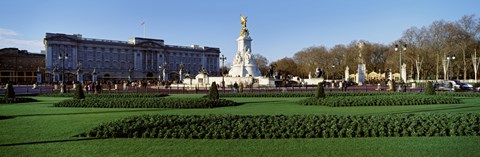 Framed Queen Victoria Memorial at Buckingham Palace, London, England Print