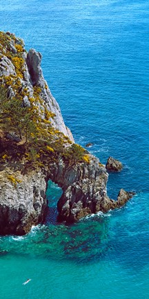 Framed High angle view of cliff at the coast, Crozon, Finistere, Brittany, France Print