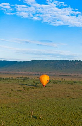Framed Kenya, Maasai Mara, hot air ballooning at sunrise Print
