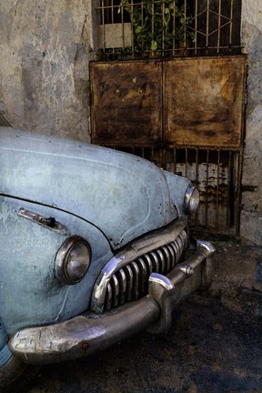 Framed Front of 1950&#39;s era car in front of gate, Havana, Cuba Print