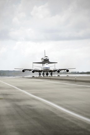 Framed Space shuttle Discovery Sits Atop the Boeing 747 Shuttle Carrier Aircraft Print