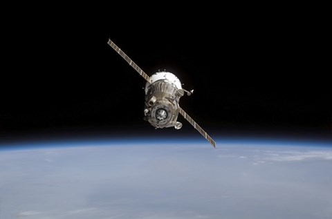 Framed Soyuz TMA-11 Spacecraft Above Earth&#39;s Horizon Print
