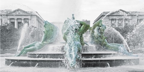 Framed Fountain (b/w) Print