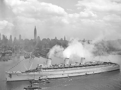 Framed RMS Queen Mary in New York Harbor Print