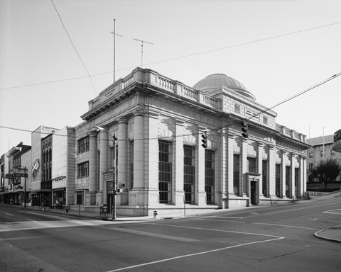 Framed GENERAL VIEW, MAIN ST. FACADE ON LEFT, NINTH ST. ON RIGHT - Lynchburg National Bank, Ninth and Main Streets, Lynchburg Print