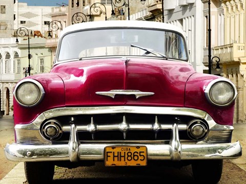 Framed Classic American Car in Habana, Cuba Print