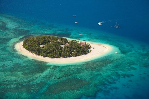 Framed Beachcomber Island Resort, Mamanuca Islands, Fiji Print