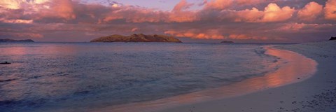 Framed Island in the during sunset, Veidomoni Beach, Mamanuca Islands, Fiji Print