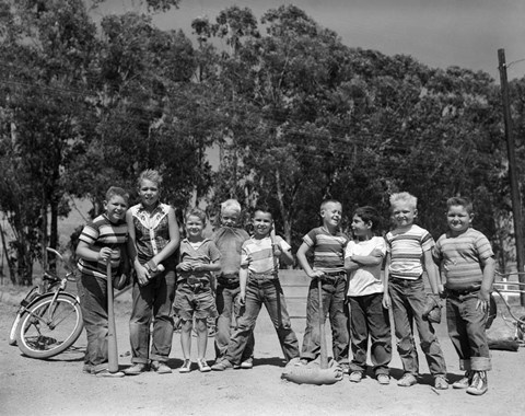 Framed 1950s Lineup Of 9 Boys In Tee Shirts With Bats Print