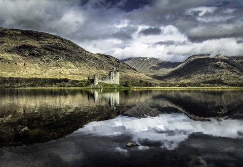 Framed Kilchurn Castle Print