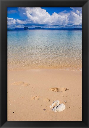 Framed Sandy Beach And Clear Waters In The Bacuit Archipelago, Philippines Print